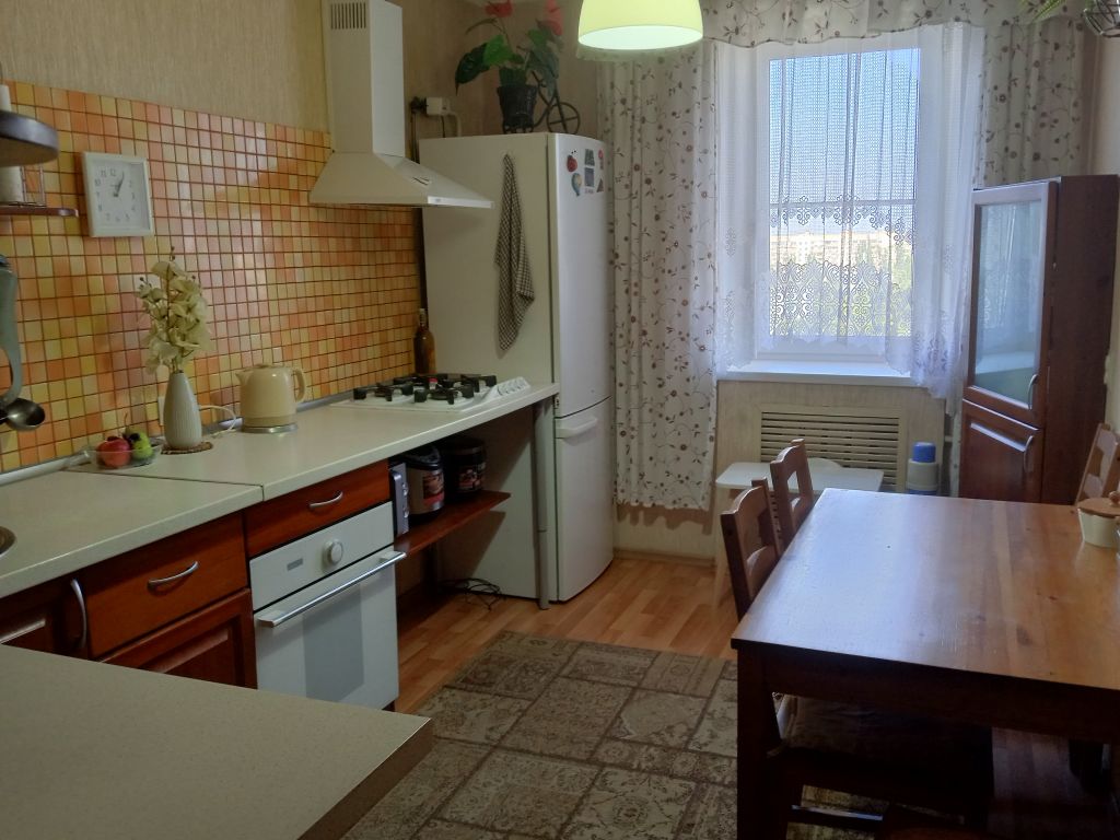 Продажа 3-комнатной квартиры, Батайск, Герцена ул,  35