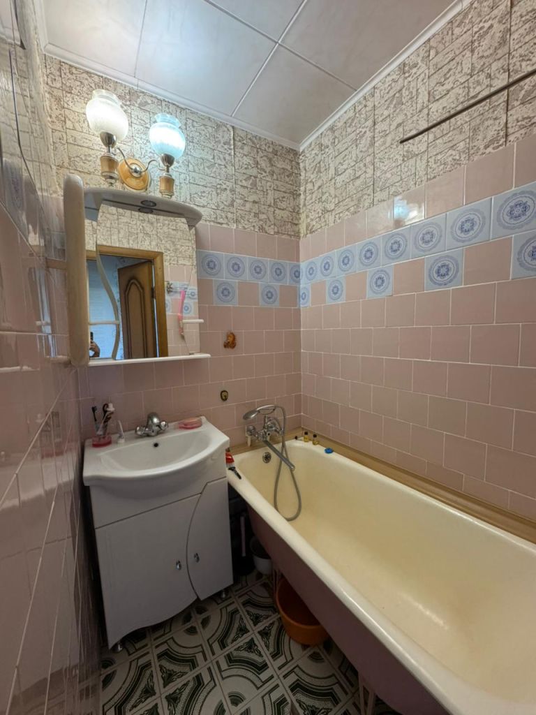 Продажа 2-комнатной квартиры, Китово, Центральная Улица,  111