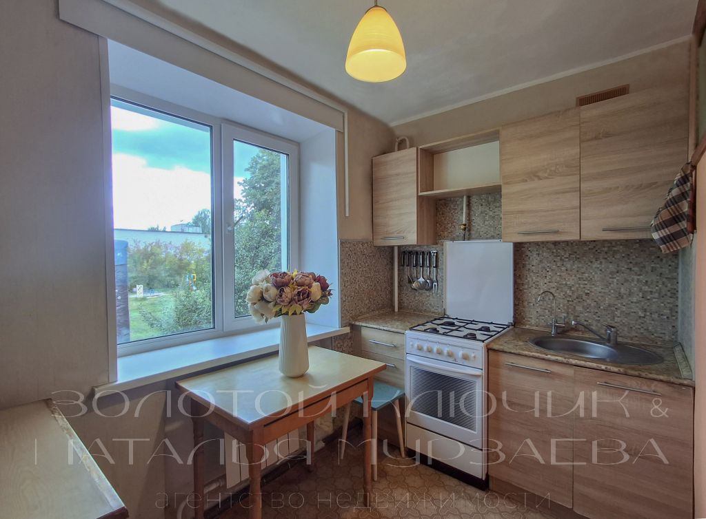 Продажа 3-комнатной квартиры, Каликино, Октябрьская,  17