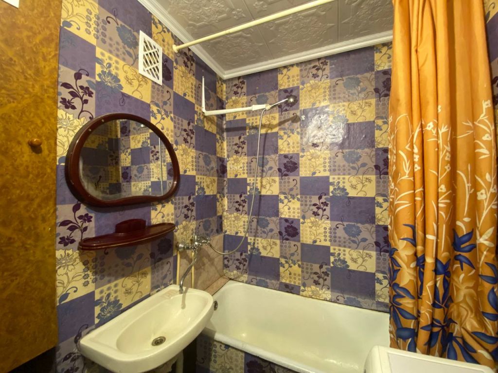 Продажа 2-комнатной квартиры, Нижний Новгород, Октябрьской Революции ул,  18