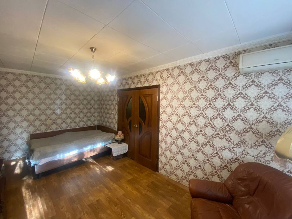 Продажа 2-комнатной квартиры, Нижний Новгород, Октябрьской Революции ул,  18