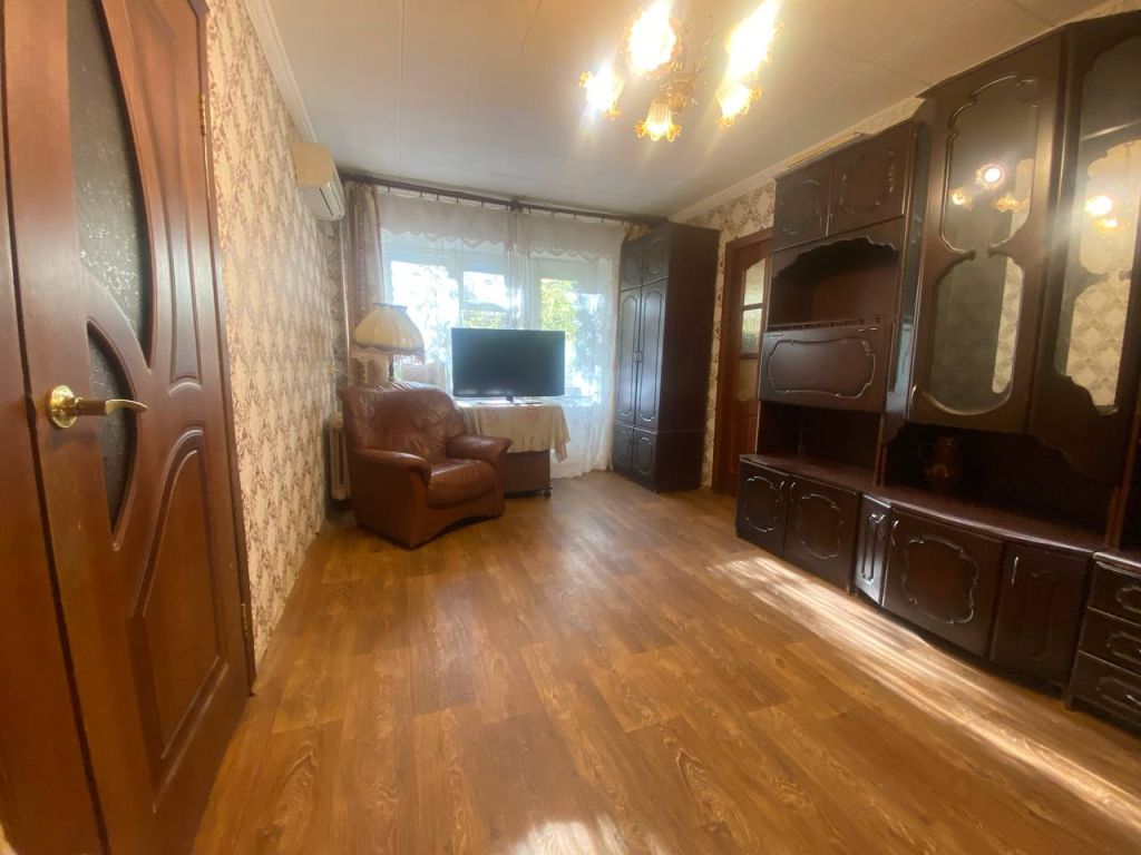 Продажа 2-комнатной квартиры, Нижний Новгород, Октябрьской Революции ул,  18