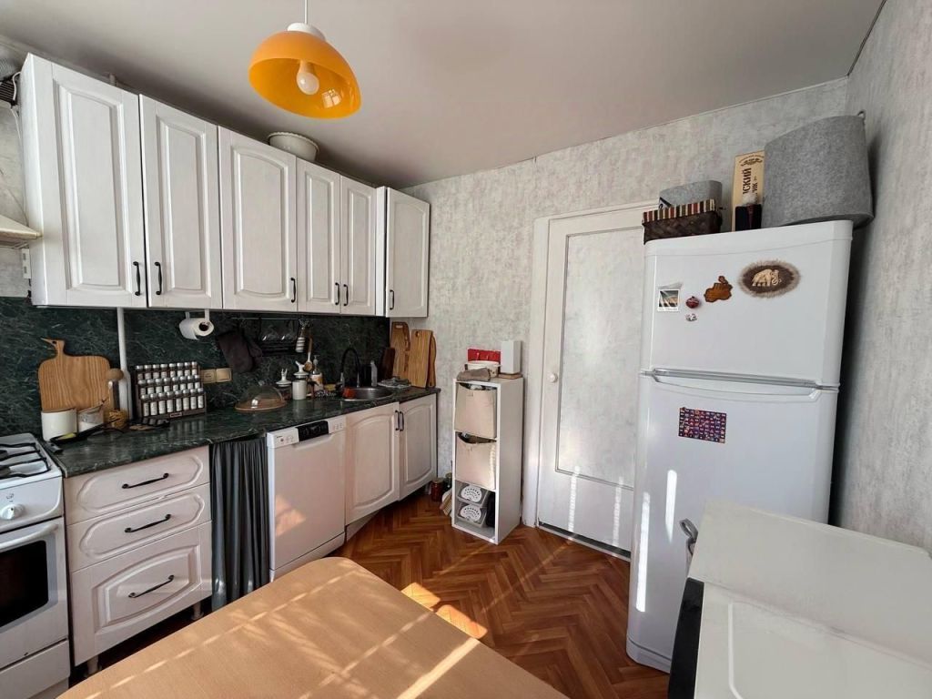 Продажа 1-комнатной квартиры, Саратов, 50 лет Октября пр-кт,  15