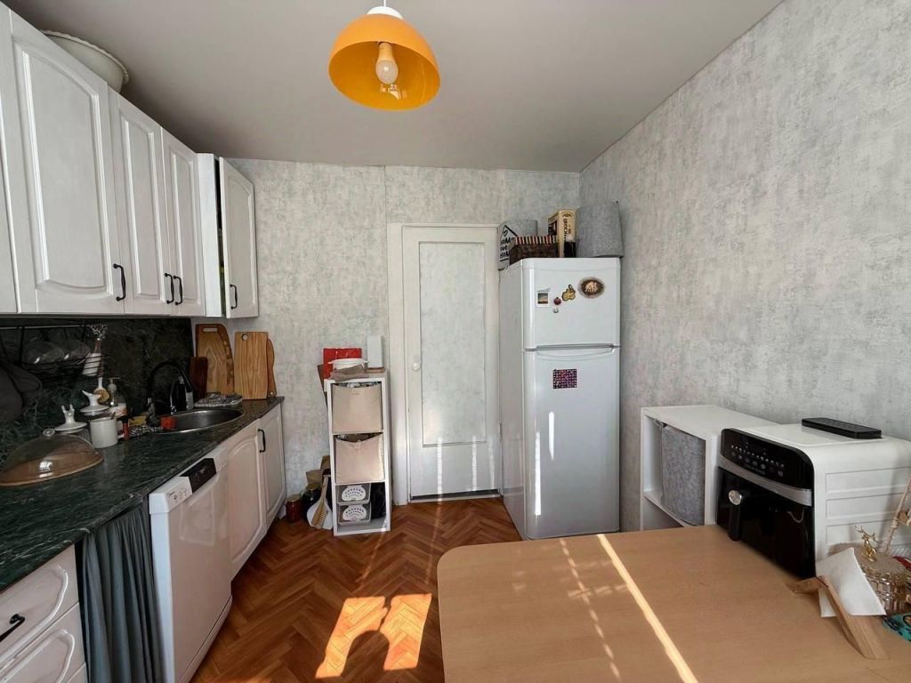 Продажа 1-комнатной квартиры, Саратов, 50 лет Октября пр-кт,  15