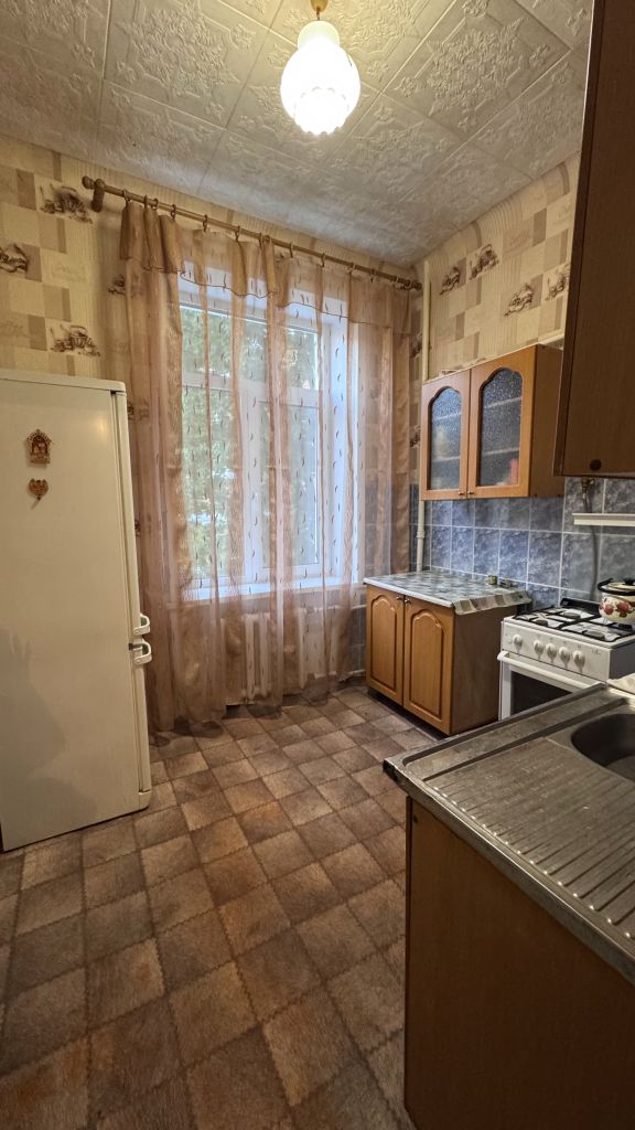 Продажа 2-комнатной квартиры, Новомосковск, Коммунистическая ул,  15