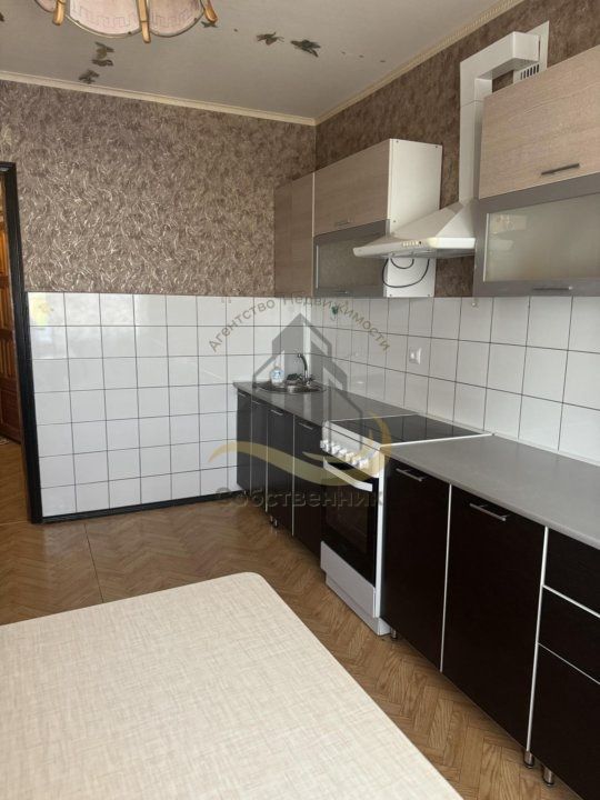 Аренда 1-комнатной квартиры, Старый Оскол, Комсомольский пр-кт,  1Б