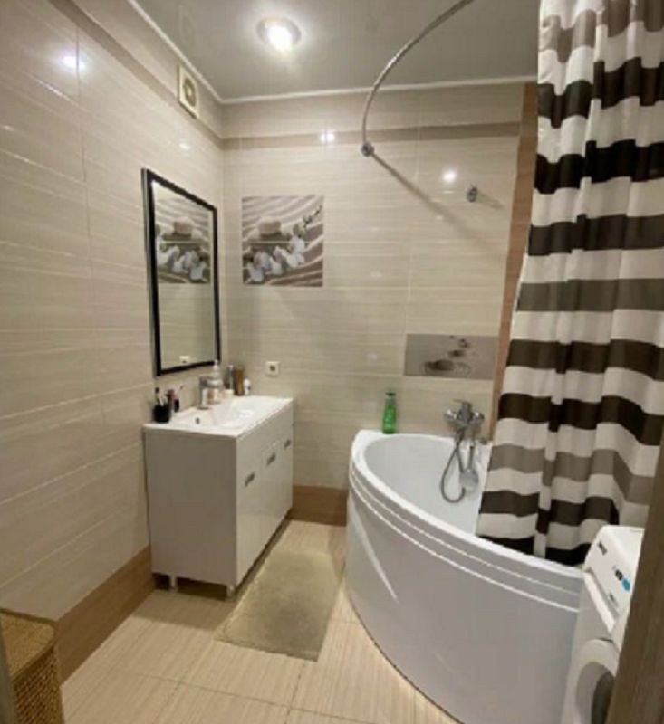 Продажа 2-комнатной квартиры, Энгельс, Студенческая ул,  183Д