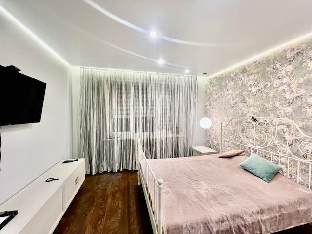 Продажа 2-комнатной квартиры, Бор, Коммунистическая ул,  8