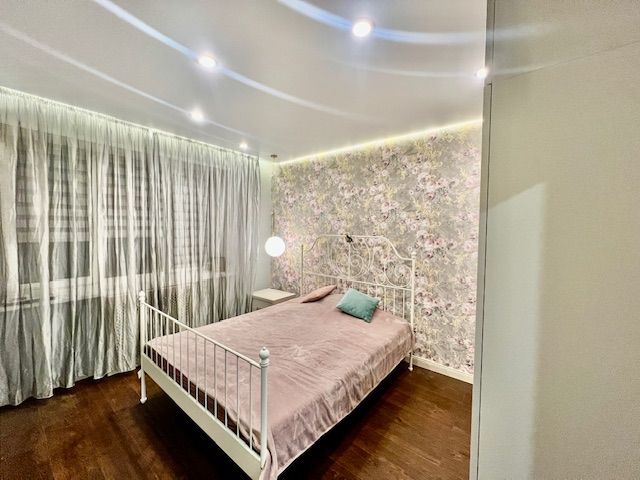 Продажа 2-комнатной квартиры, Бор, Коммунистическая ул,  8