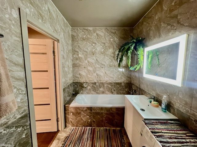 Продажа 2-комнатной квартиры, Бор, Коммунистическая ул,  8