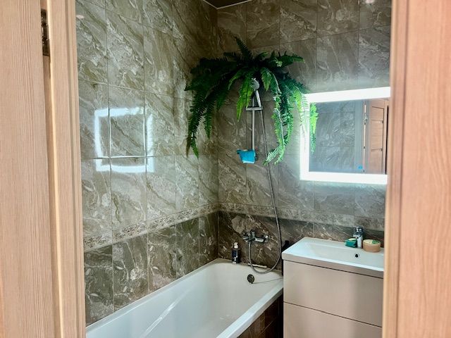 Продажа 2-комнатной квартиры, Бор, Коммунистическая ул,  8