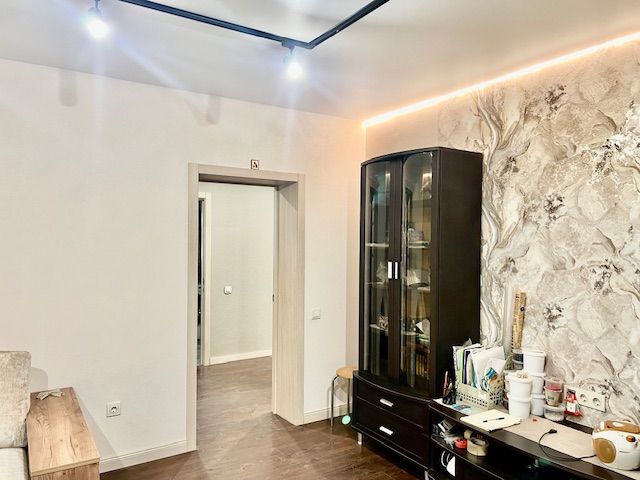 Продажа 2-комнатной квартиры, Бор, Коммунистическая ул,  8