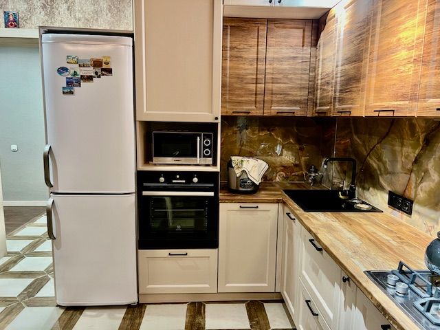 Продажа 2-комнатной квартиры, Бор, Коммунистическая ул,  8