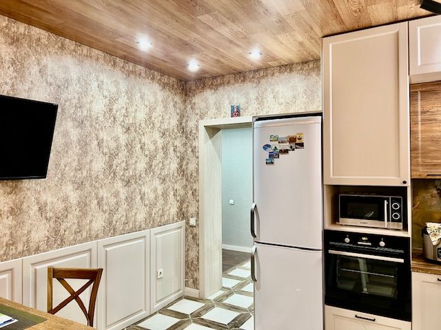 Продажа 2-комнатной квартиры, Бор, Коммунистическая ул,  8