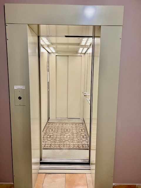 Продажа 2-комнатной квартиры, Бор, Коммунистическая ул,  8