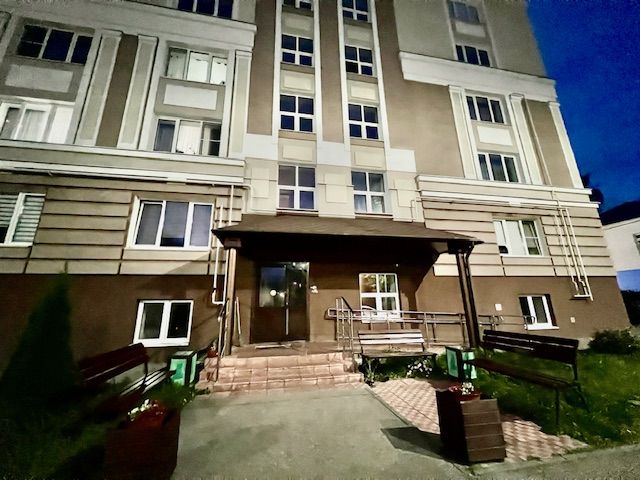 Продажа 2-комнатной квартиры, Бор, Коммунистическая ул,  8