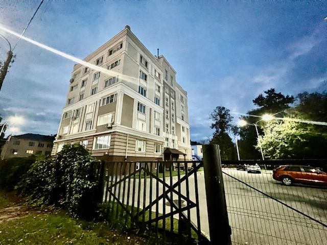 Продажа 2-комнатной квартиры, Бор, Коммунистическая ул,  8