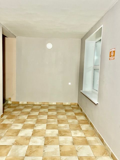 Продажа 2-комнатной квартиры, Бор, Коммунистическая ул,  8