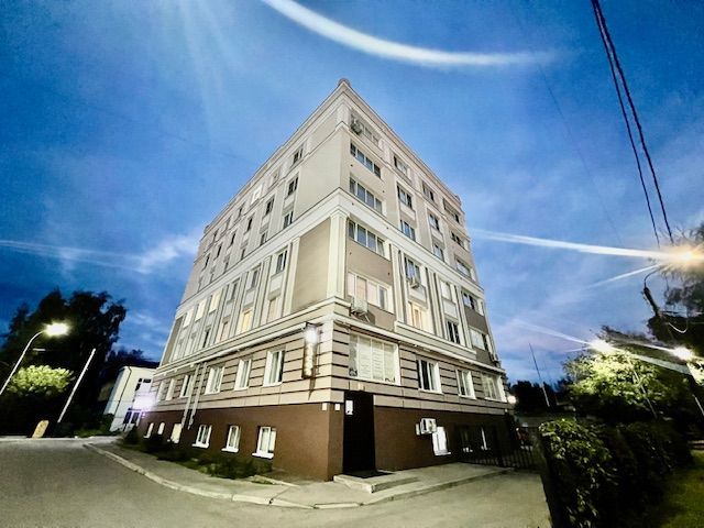 Продажа 2-комнатной квартиры, Бор, Коммунистическая ул,  8