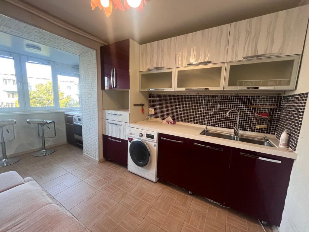 Продажа 2-комнатной квартиры, Находка, Астафьева ул,  27