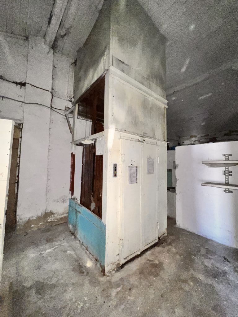 Продажа коммерческой недвижимости, 202м <sup>2</sup>, Новомосковск, Маяковского ул,  26