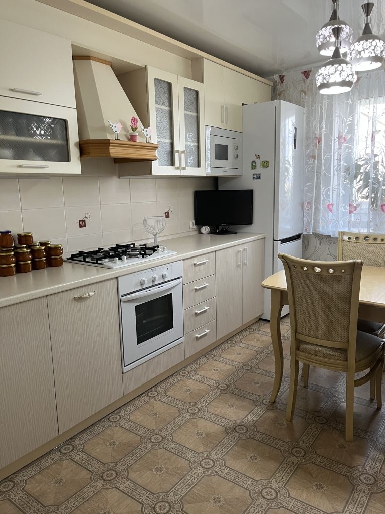 Продажа 3-комнатной квартиры, Энгельс, Фридриха Энгельса пр-кт,  16