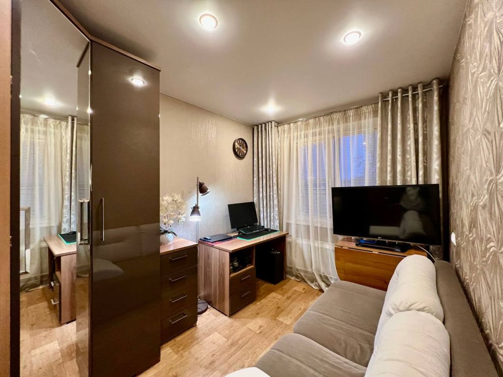 Продажа 2-комнатной квартиры, Дзержинск, Строителей ул,  15