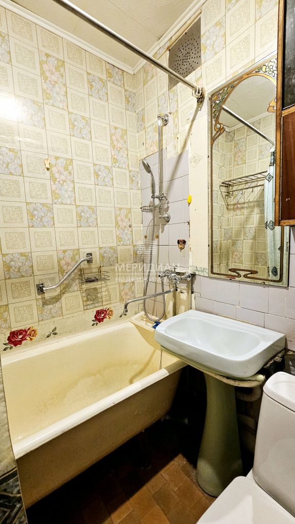 Продажа 1-комнатной квартиры, Октябрьский, Победы,  10