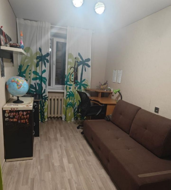 Продажа 3-комнатной квартиры, Энгельс, Золотовская ул,  14