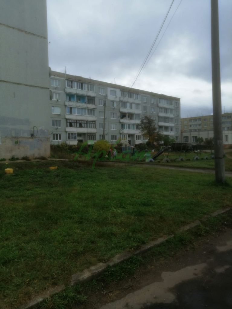 Продажа 3-комнатной квартиры, Озерки, Октябрьская,  14