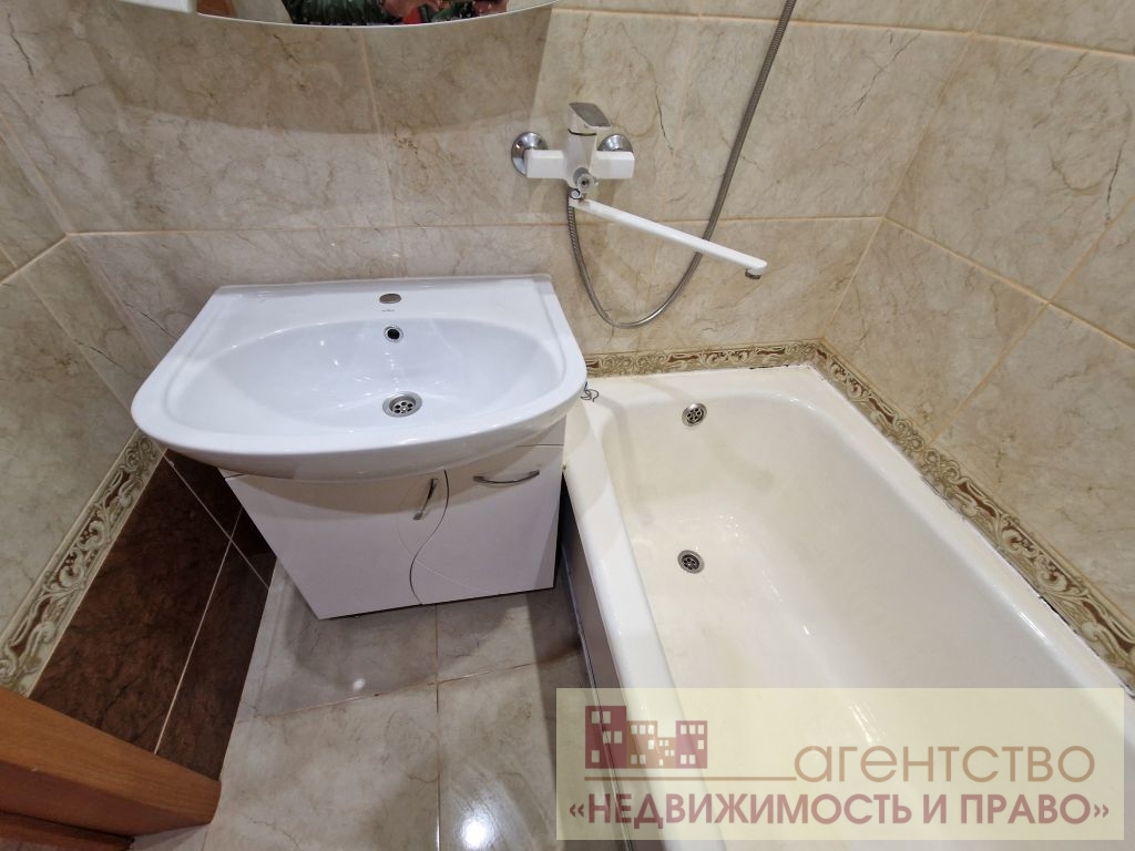 Продажа 2-комнатной квартиры, Радужный, 1-й квартал,  32