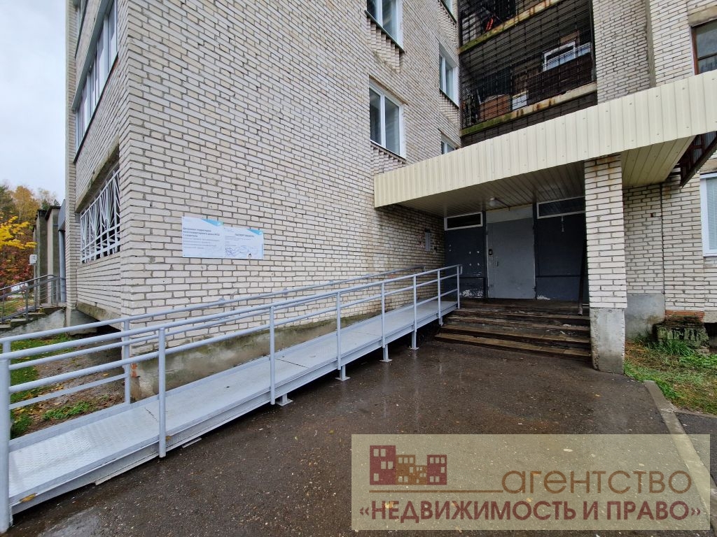 Продажа 2-комнатной квартиры, Радужный, 1-й квартал,  32