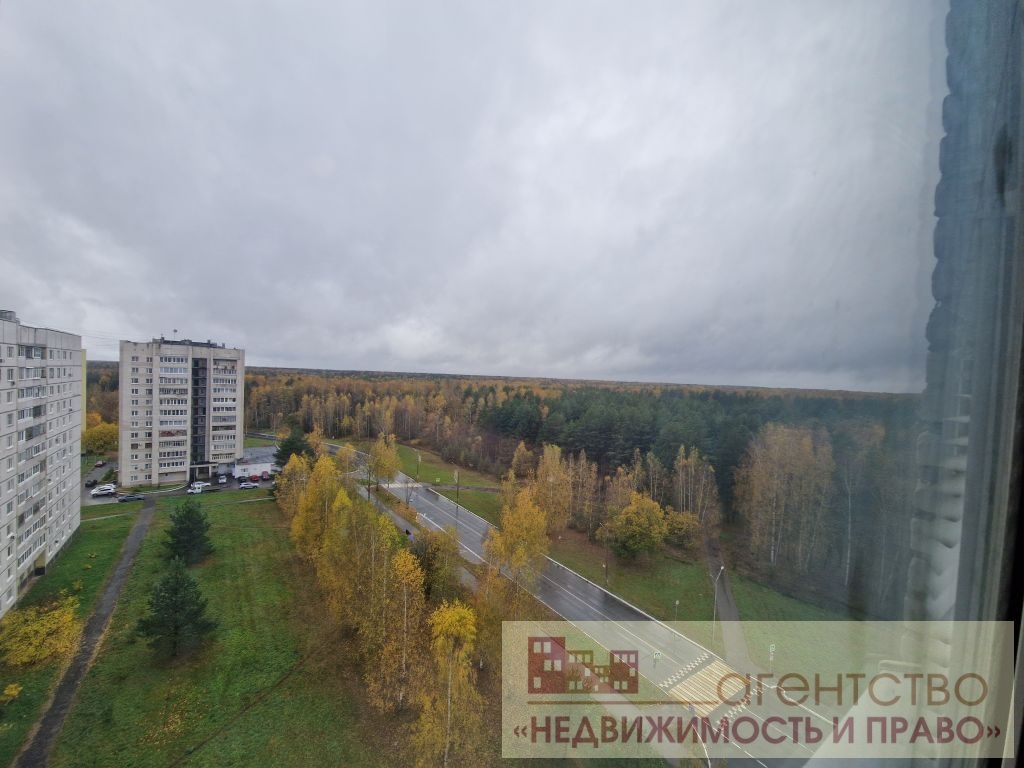 Продажа 2-комнатной квартиры, Радужный, 1-й квартал,  32