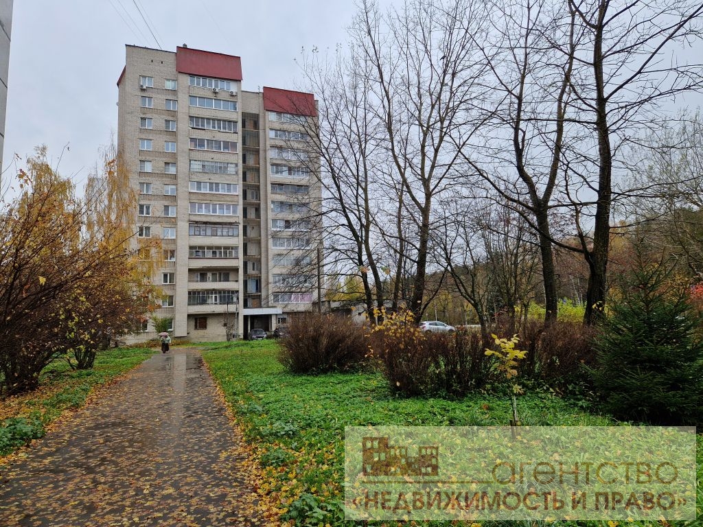 Продажа 2-комнатной квартиры, Радужный, 1-й квартал,  32