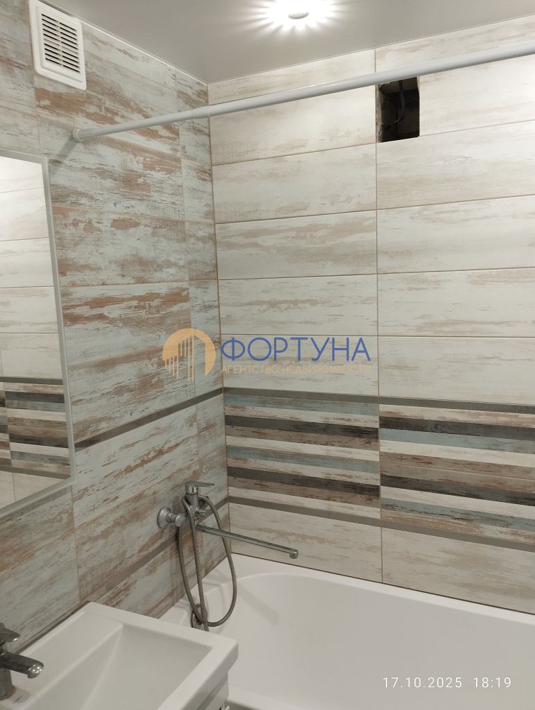Продажа 2-комнатной квартиры, Белгород, Садовая ул,  120Б