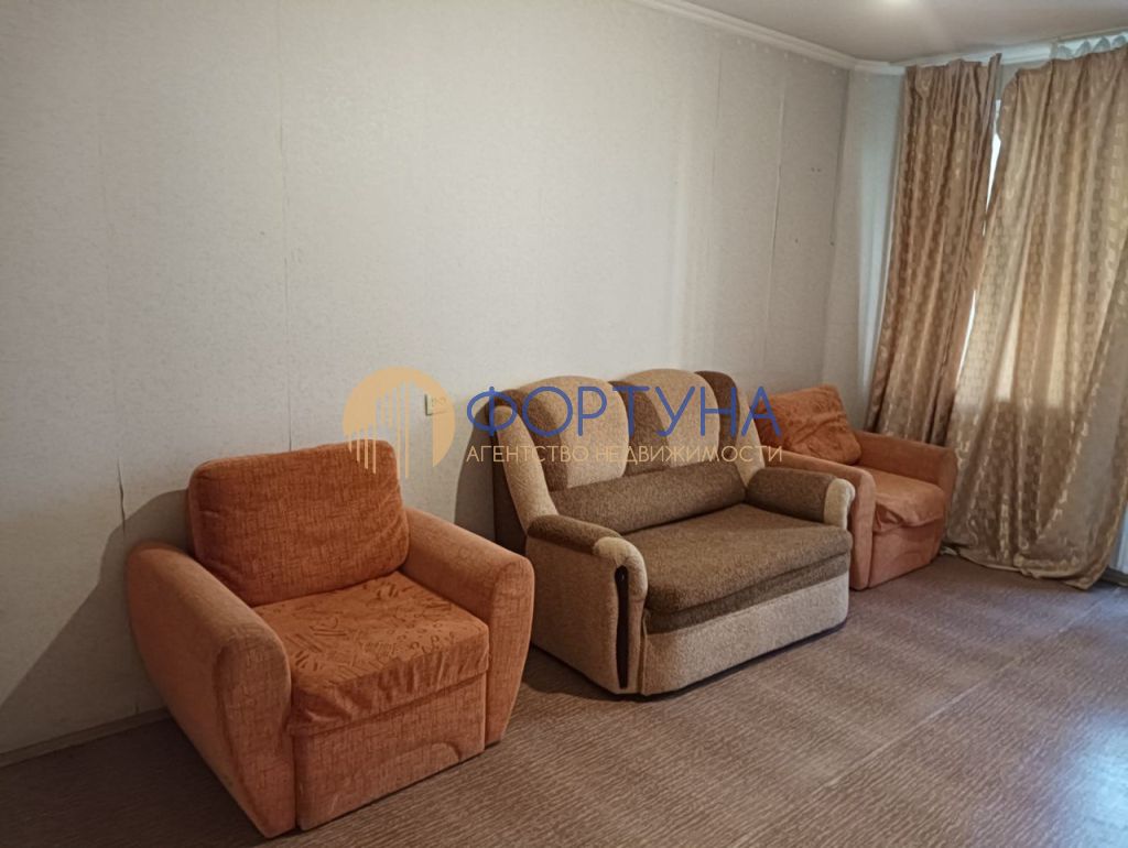 Продажа 1-комнатной квартиры, Белгород, Гостенская ул,  3