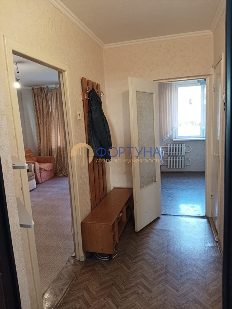 Продажа 1-комнатной квартиры, Белгород, Гостенская ул,  3