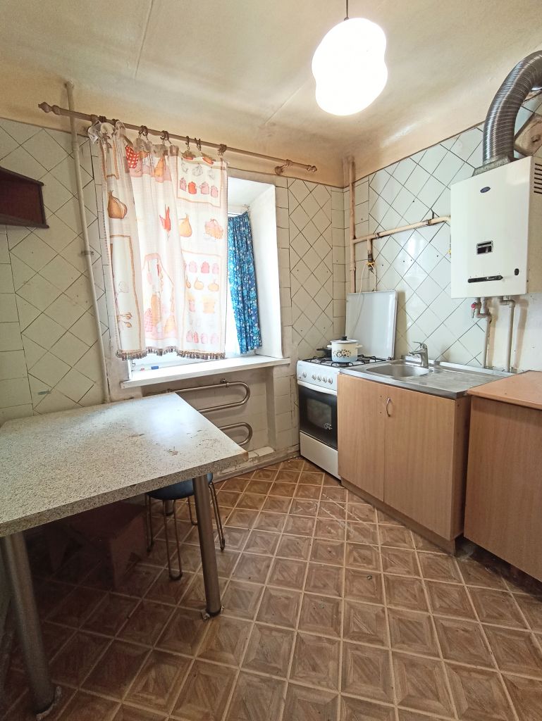 Продажа 2-комнатной квартиры, Батайск, Ушинского ул,  5