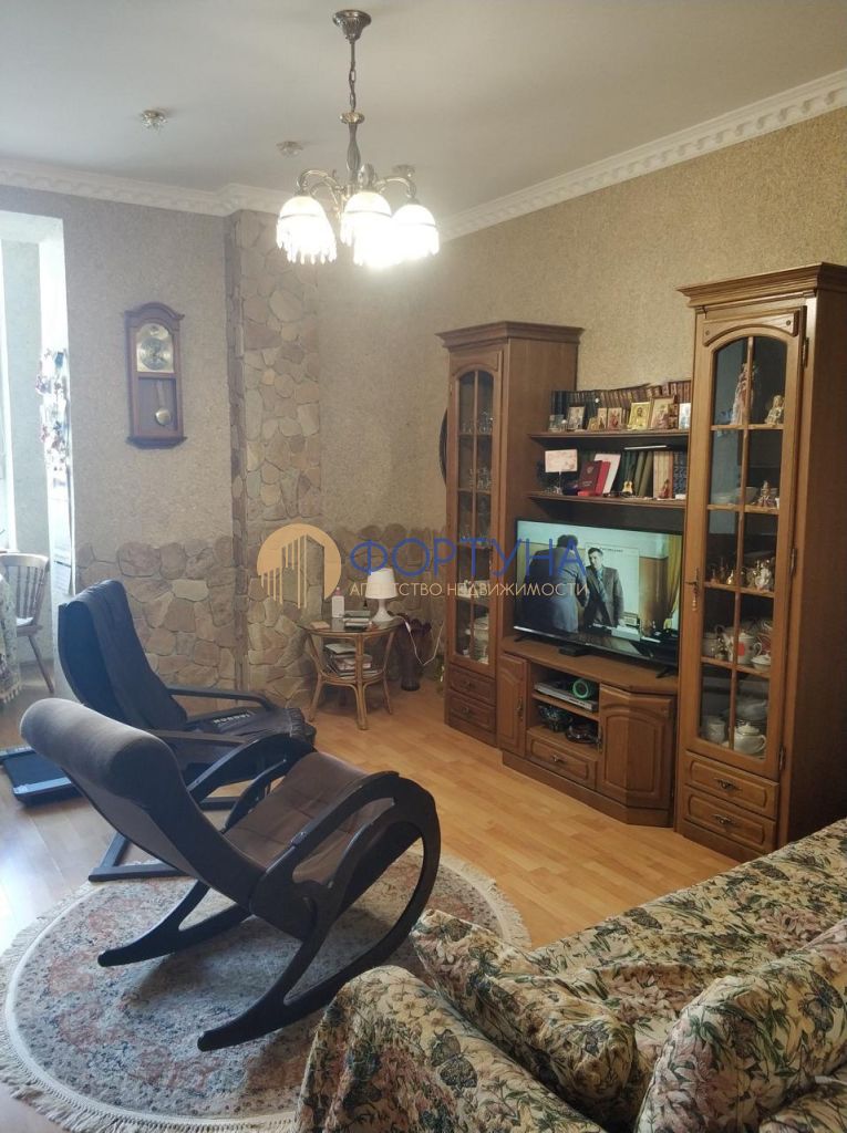 Продажа 2-комнатной квартиры, Белгород, Свято-Троицкий б-р,  15