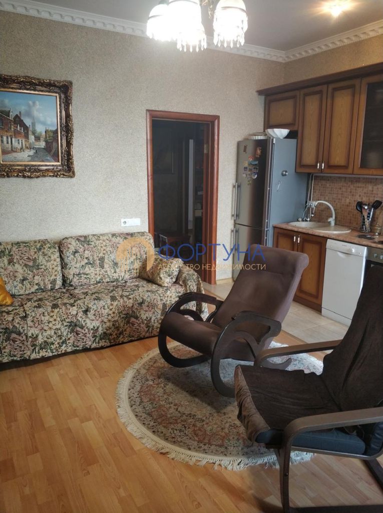 Продажа 2-комнатной квартиры, Белгород, Свято-Троицкий б-р,  15