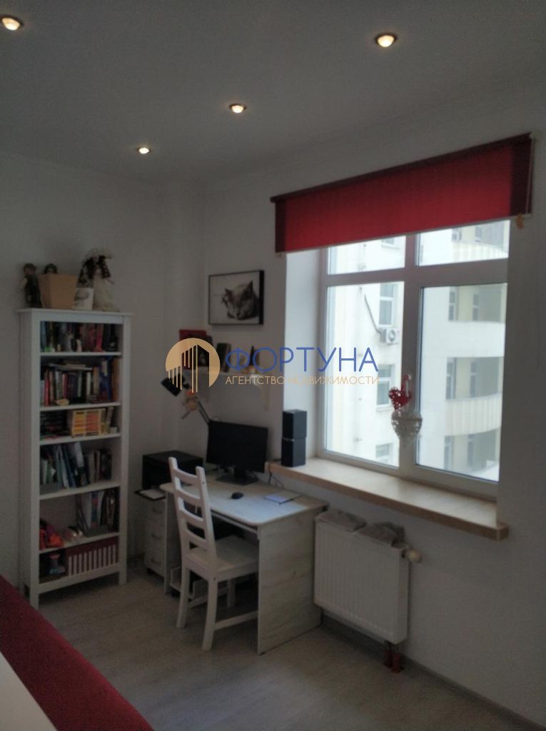 Продажа 2-комнатной квартиры, Белгород, Свято-Троицкий б-р,  15