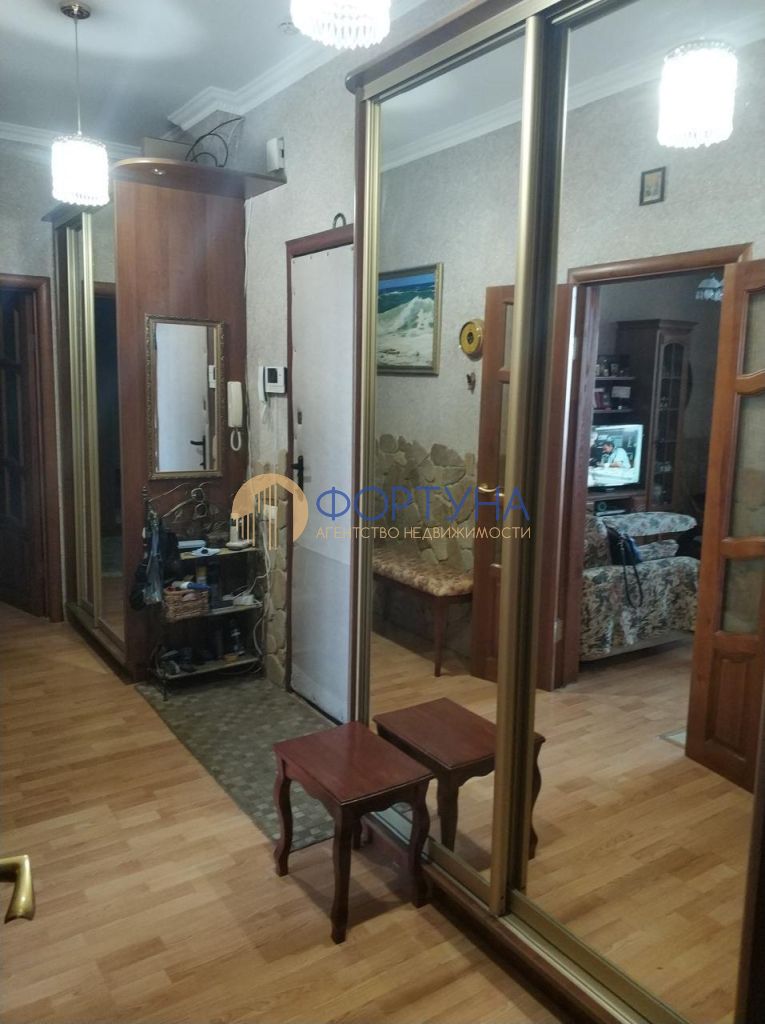 Продажа 2-комнатной квартиры, Белгород, Свято-Троицкий б-р,  15