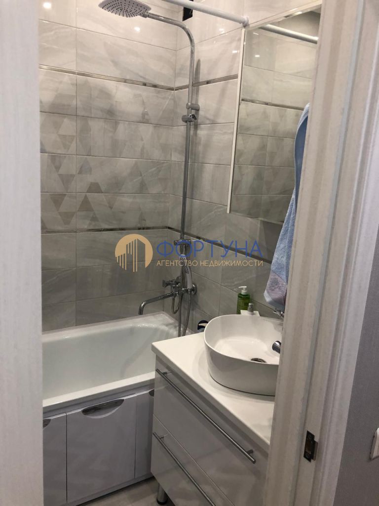 Продажа 1-комнатной квартиры, Белгород, Гостенская ул,  16