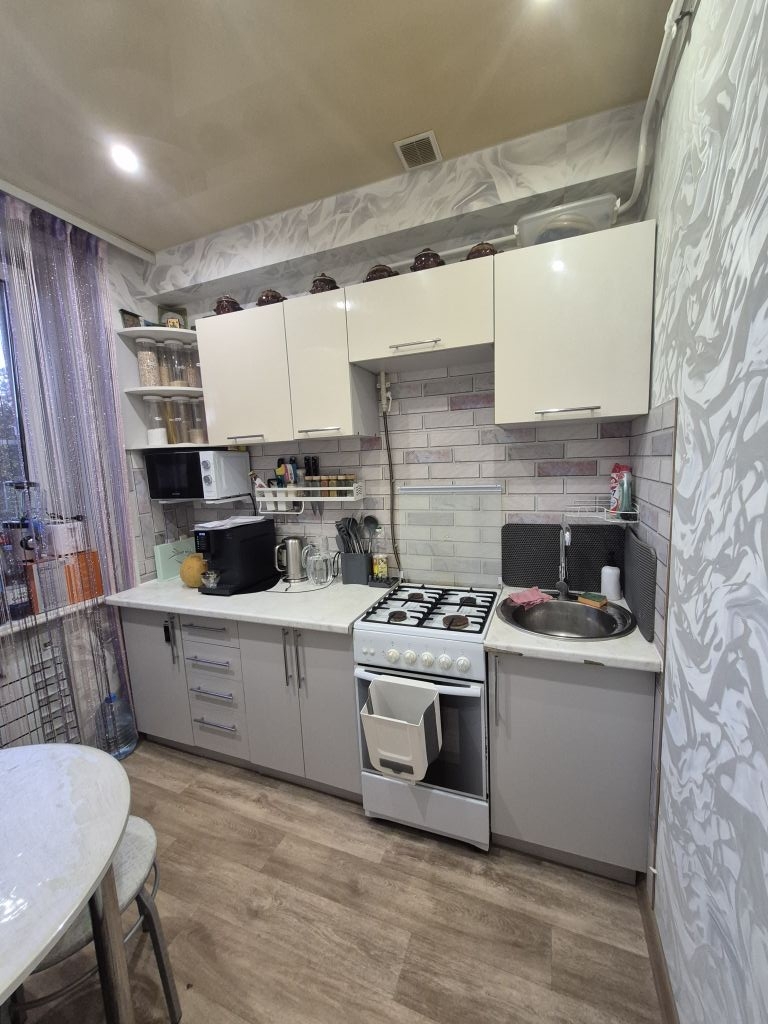 Продажа 2-комнатной квартиры, Нижний Новгород, Ильича пр-кт,  27