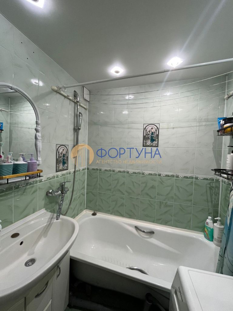 Продажа 2-комнатной квартиры, Белгород, Есенина ул,  12