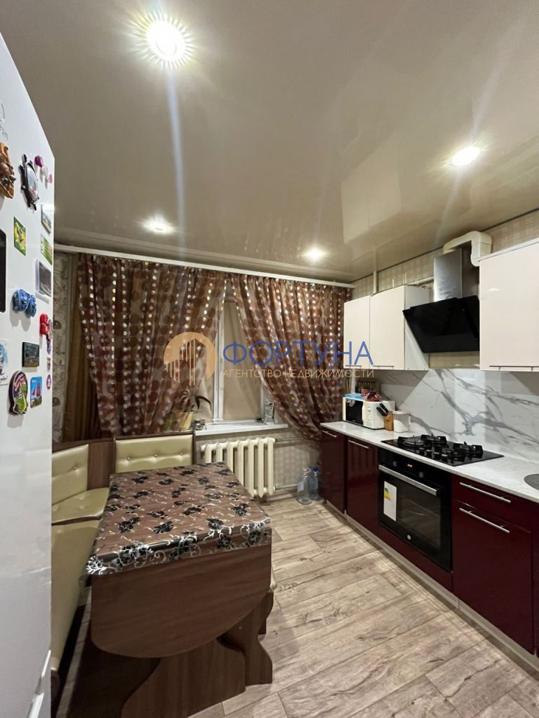 Продажа 2-комнатной квартиры, Белгород, Есенина ул,  12