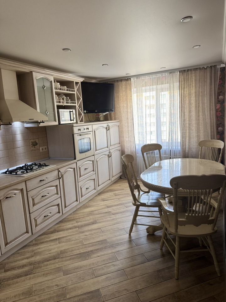 Продажа 3-комнатной квартиры, Саратов, Левина ул,  7