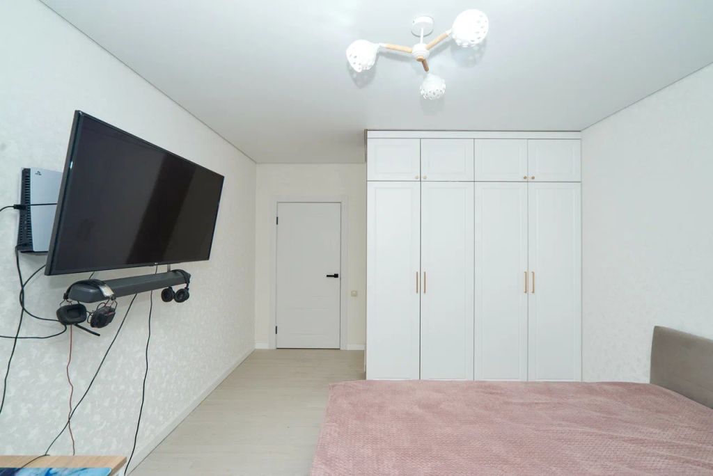 Продажа 2-комнатной квартиры, Ярославль, Авиаторов пр-кт,  11