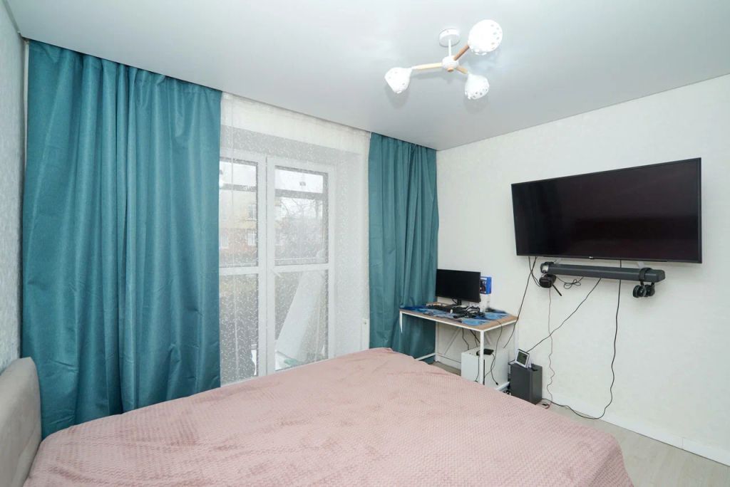 Продажа 2-комнатной квартиры, Ярославль, Авиаторов пр-кт,  11