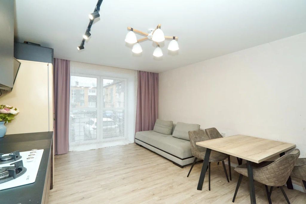 Продажа 2-комнатной квартиры, Ярославль, Авиаторов пр-кт,  11